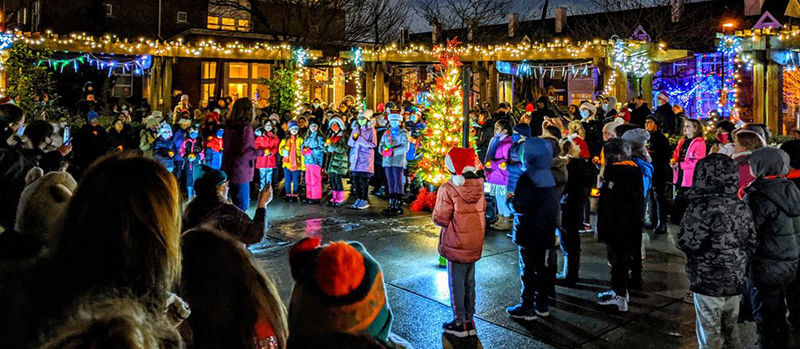 Queensborough Caroling Event And Dsiplay R