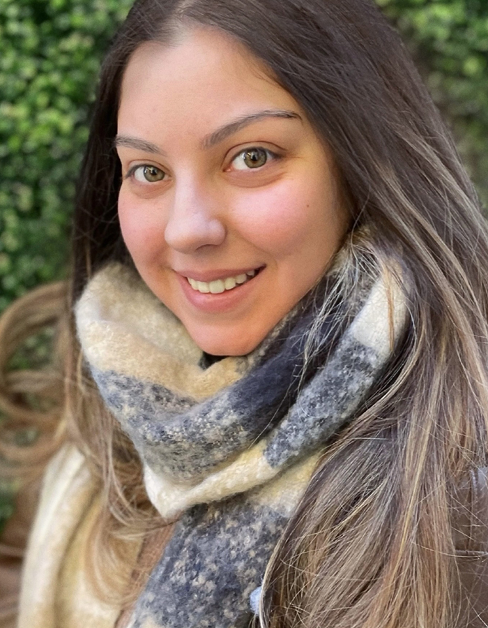 Kristie 700X900